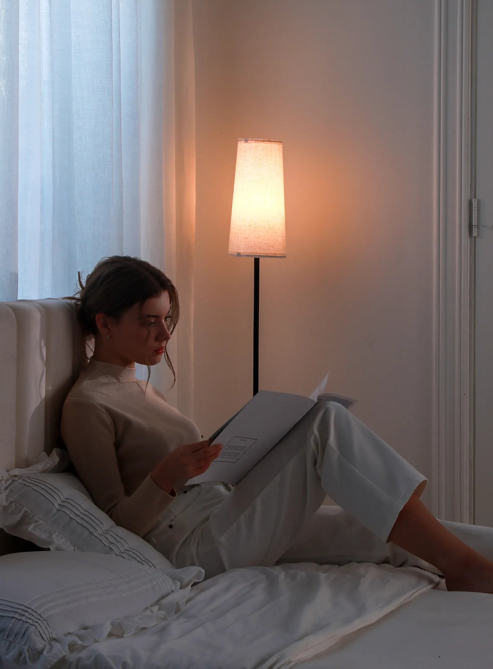 floor lamp with modern aesthetic #Color_White