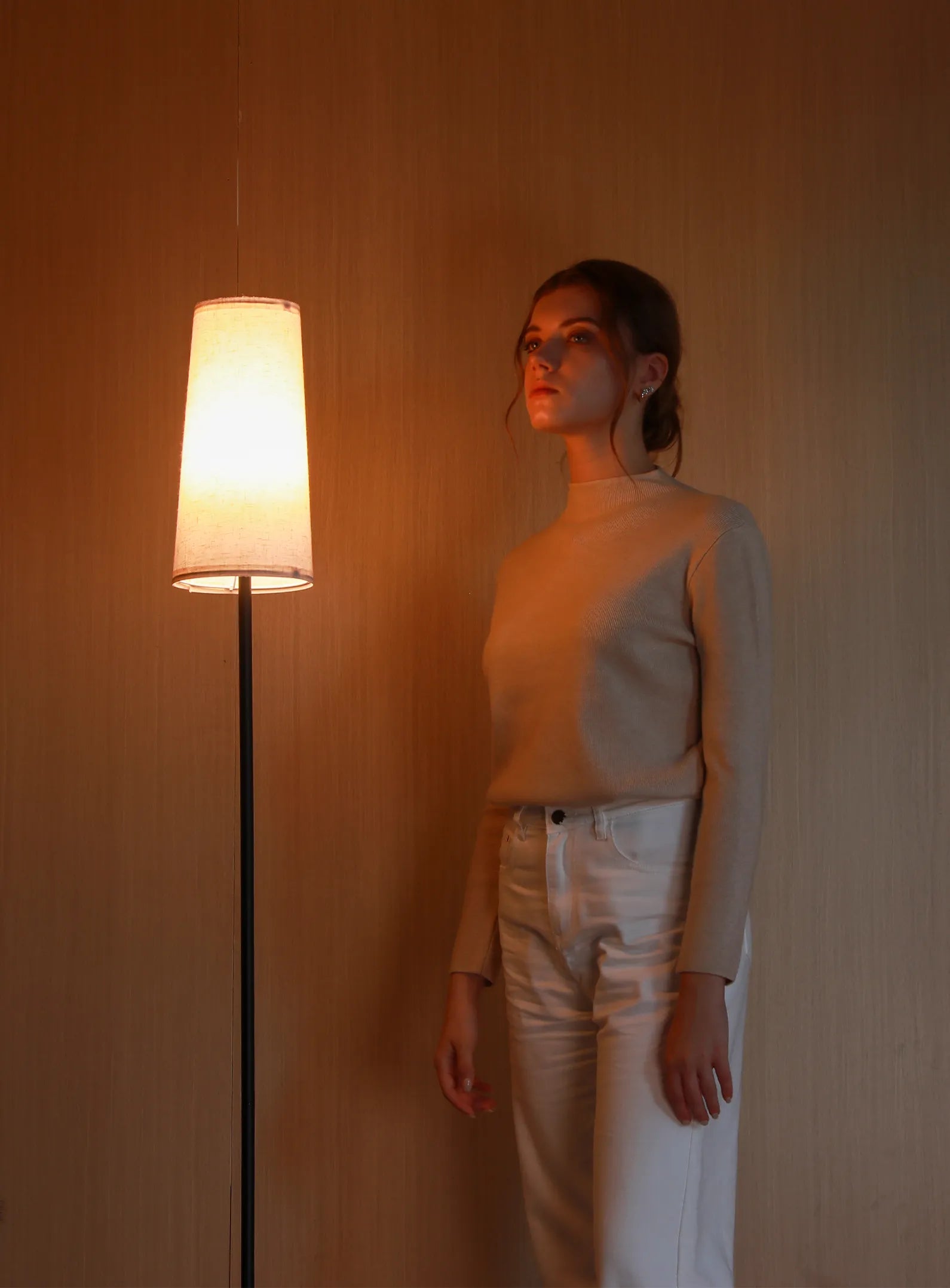 floor lamp with modern aesthetic #Color_White